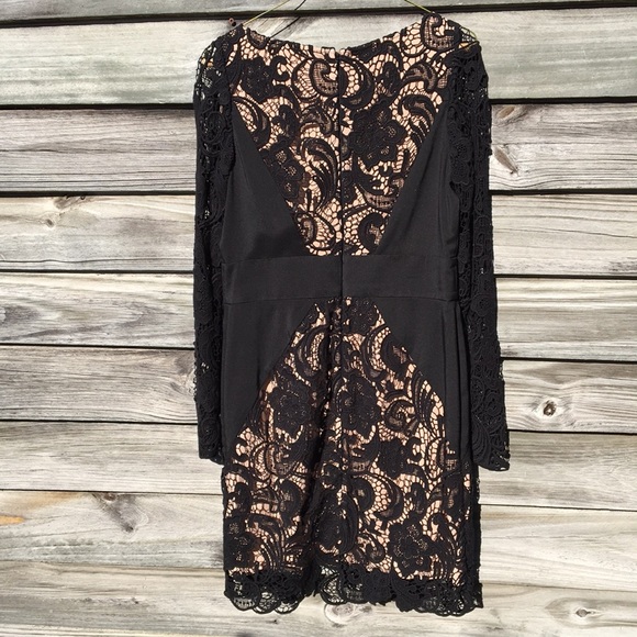 Black lace - Picture 3 of 4